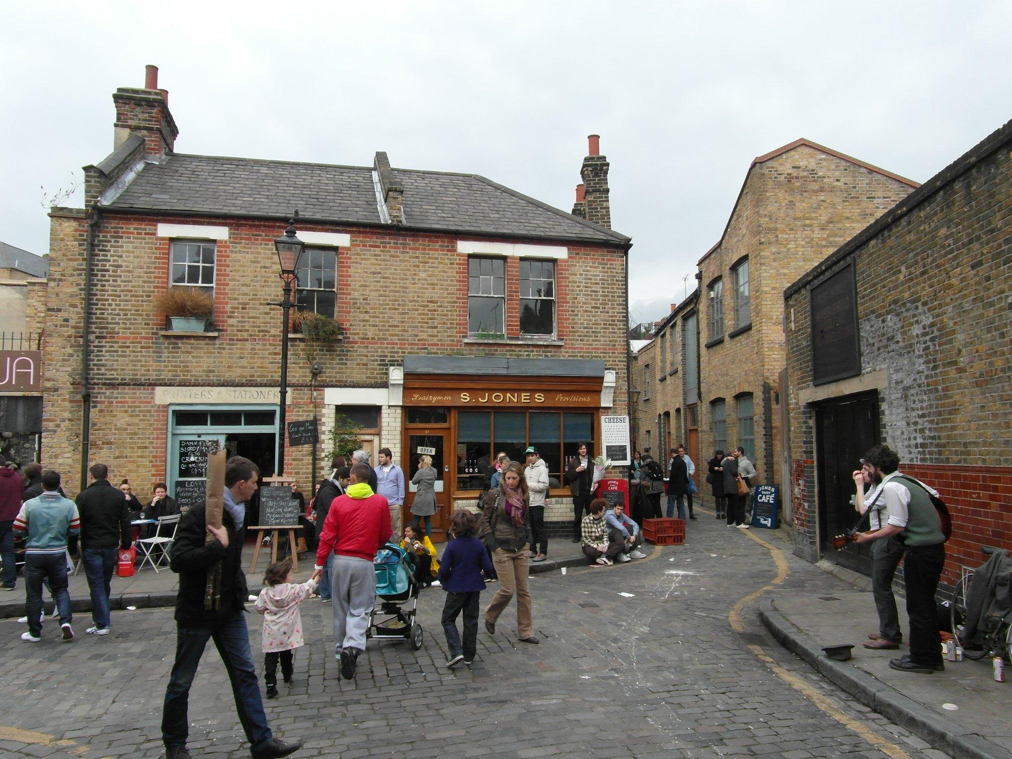 Photo by Reading Tom (Wikimedia Commons)