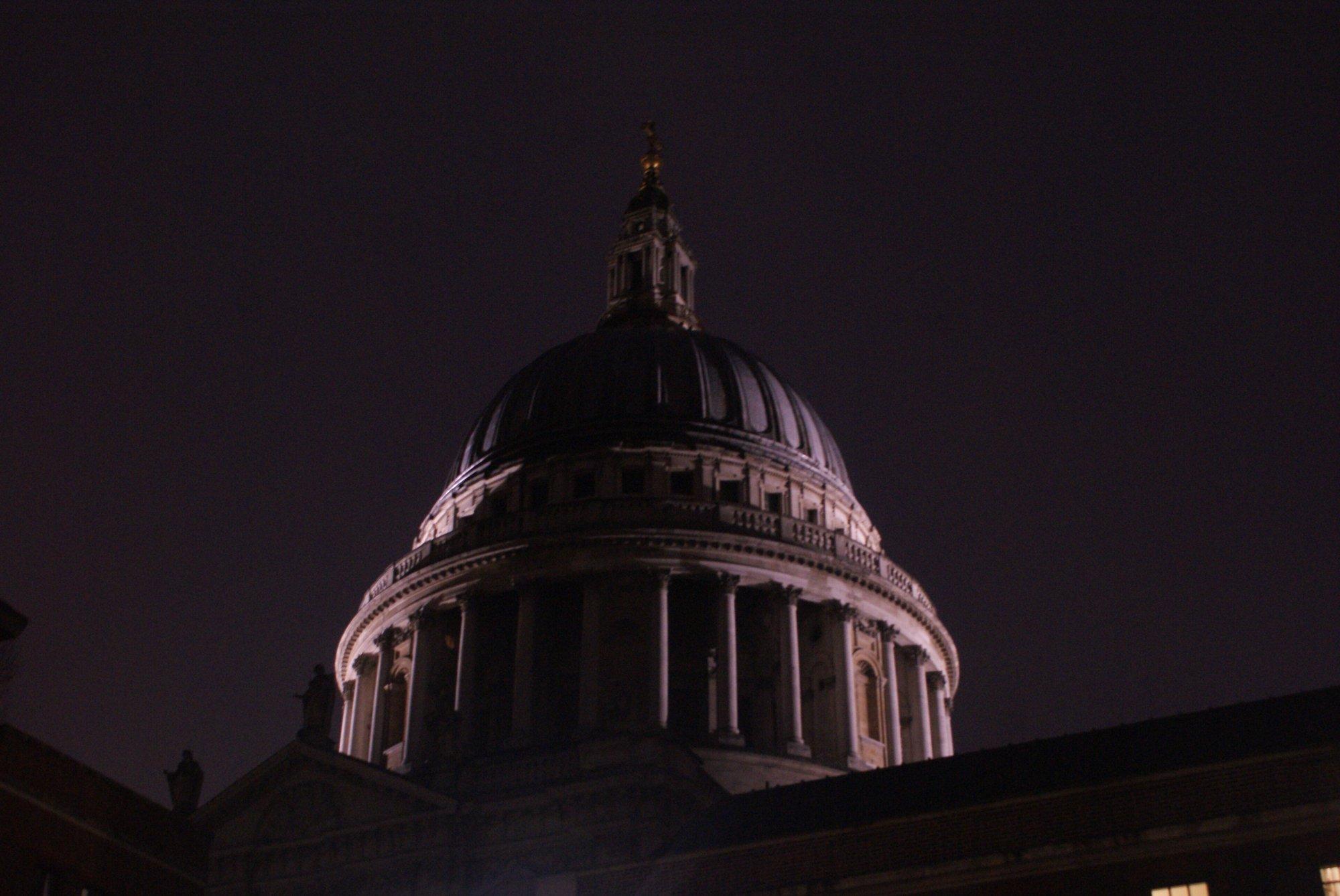 Photo by Robert Lamb (Wikimedia Commons)